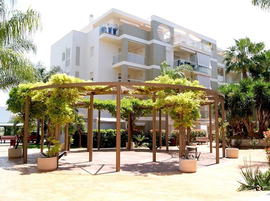 Piso Bajo 3 Habitaciones 2 Banos Y Gran Terraza Denia Exterior photo